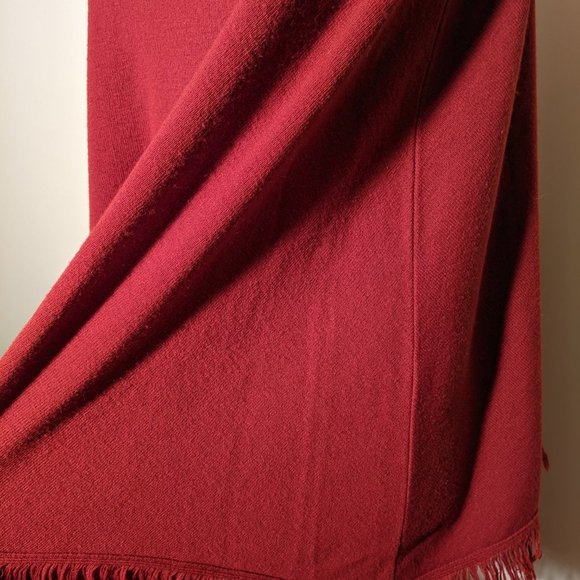 Nina Leonard Bourbon/Red Poncho. One size fits all - Picture 7 of 11